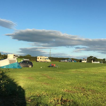 Hotel Carreg Y Gwynt Campsite - Touring And Tent Pitches Llanarth  Exterior foto